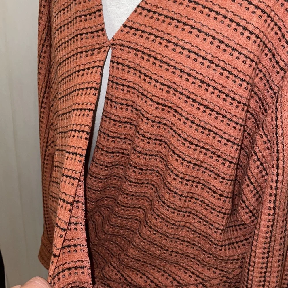 Daytrip Kimono Sleeve Waffle Weave Wrap Medium - Picture 3 of 10